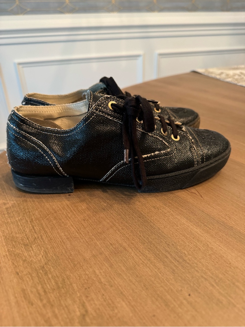 CHANEL Black and White Canvas Low-Top Sneakers - Picture 4 of 6